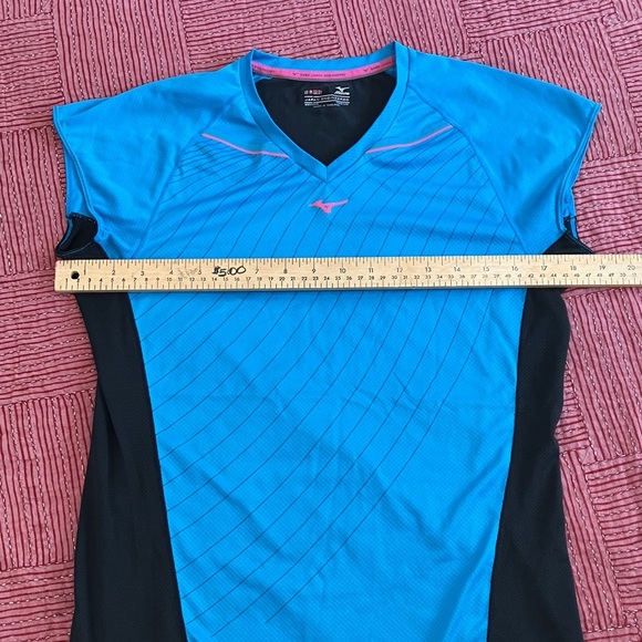 Mizuno women’s medium Blue running top with black slightly diaphanous back - Picture 3 of 12